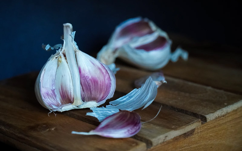 why-you-should-eat-garlic-first-thing-in-the-morning-habits-routines