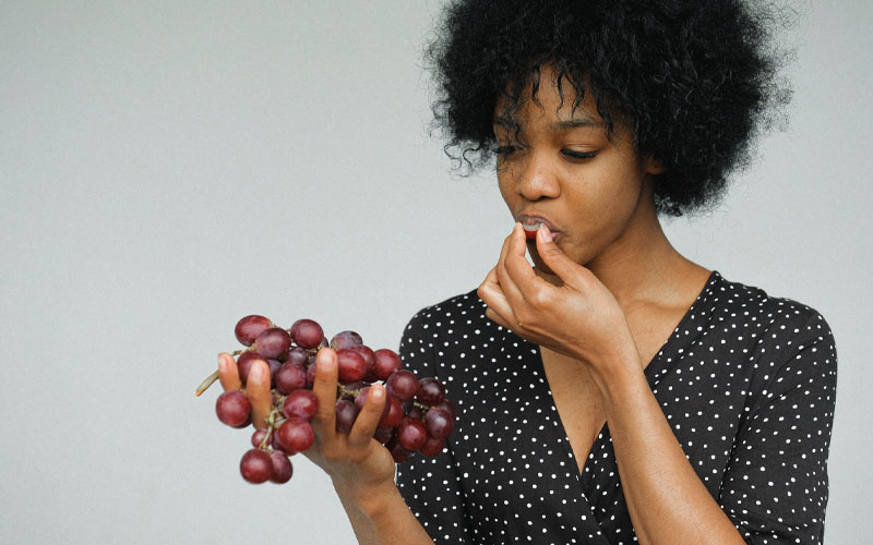 Eating grapes offers instant hydration