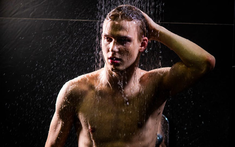 Why You Should Apply Your Conditioner Before Shampooing Habits & Routines