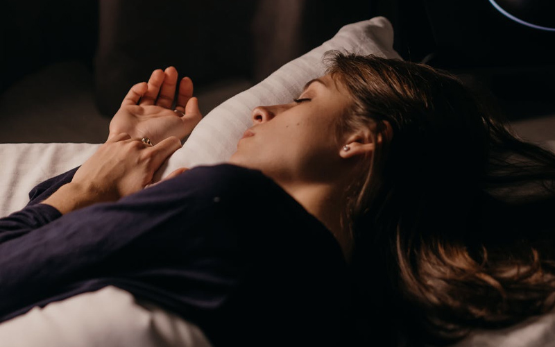 Here’s What Happens When You Starting Sleeping with a Pillow Habits