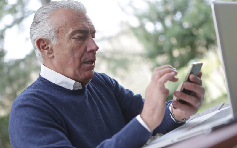 Keeping This On Your Phone Is Damaging Your Brain Habits Routines