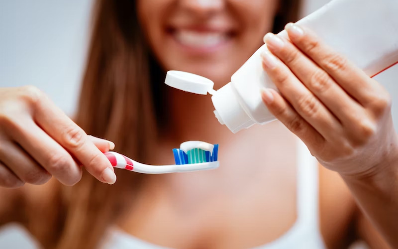 How To Get Toothpaste Taste Out Of Your Mouth Why You Shouldn’t Rinse Your Teeth After Brushing + Other Surprising